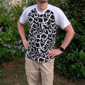 T-shirt Tao Hommes avec un design moderne en noir et blanc, idéal pour le quotidien, patron de couture pdf à télécharger.