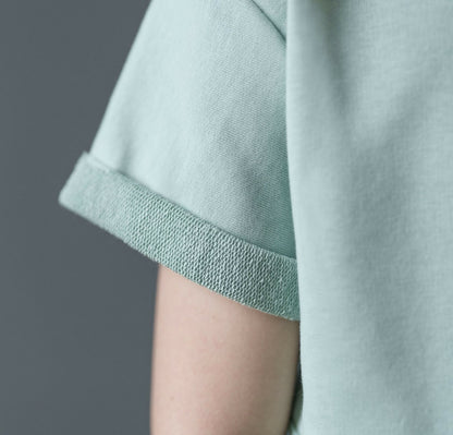 Gros plan manche d'un T-shirt homme - XS/M - BLACK SWAN, patron de couture PDF à télécharger.