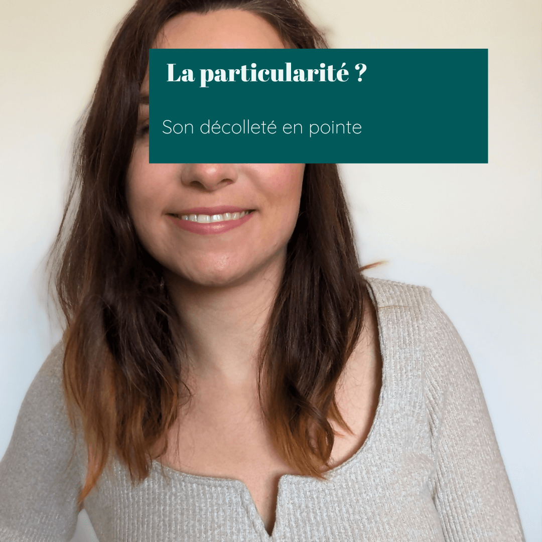 Femme portant le Top Impala montrant un décolleté en pointe, modèle féminin et près du corps.