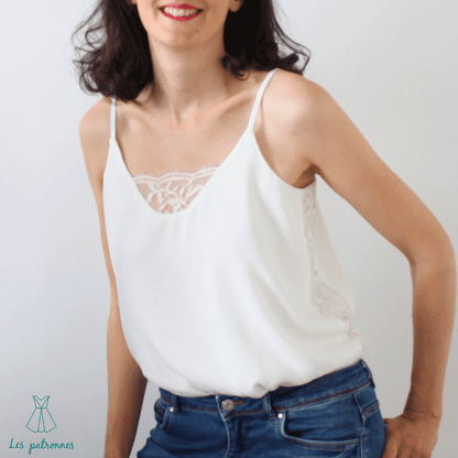 Top Klimt (facile) - Femme débardeur élégant, patron de couture pdf à télécharger, modèle en tissu blanc avec dentelle.