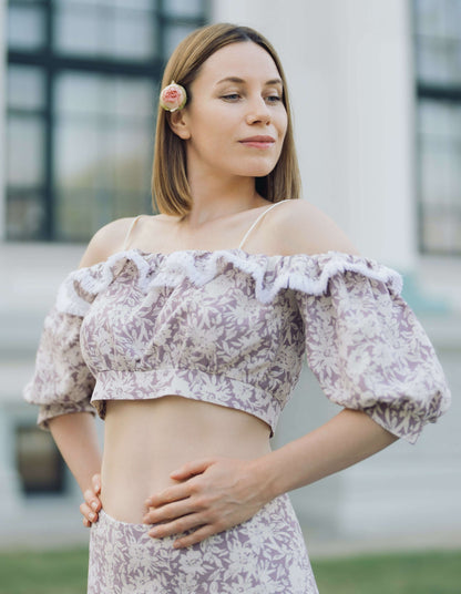 Femme portant un ensemble EL PASION, top et jupe longue style bohème - XS/XL - avec un patron de couture pdf à télécharger.