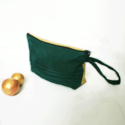 Trio de pochettes vert avec anse, patron de couture pdf à télécharger, idéal pour sac à main ou pochette de rangement.