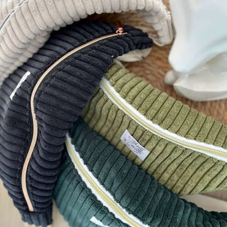 Tutoriel Sac Banane avec patron de couture pdf à télécharger, sac banane en tissu côtelé dans différentes couleurs