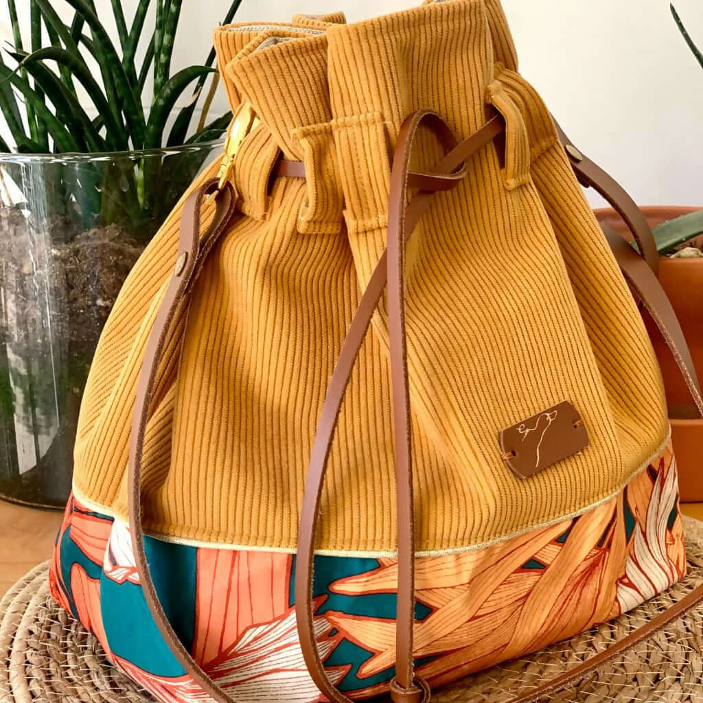 Tutoriel Sac Seau - sac seau original en tissu avec cordons, patron de couture PDF à télécharger, pratique et stylé.