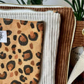Tutoriel sac multipochettes avec patron de couture pdf à télécharger, design polyvalent et moderne, parfait pour le quotidien.