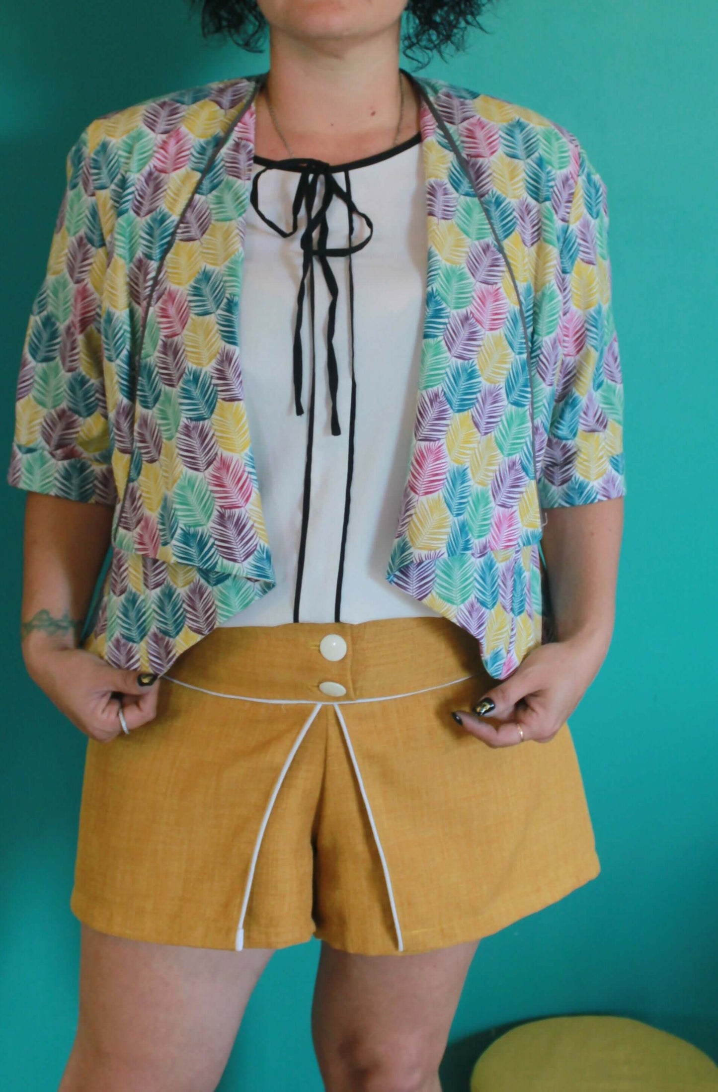 Veste Cybèle - T36 à 50, veste colorée avec manches courtes, patron de couture pdf à télécharger, style chic et nonchalant.