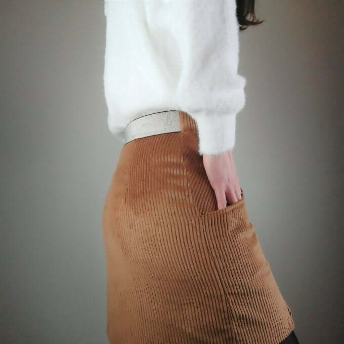 la Jupe city du 32 au 48 avec ceinture, style sportswear, patron de couture pdf à télécharger.