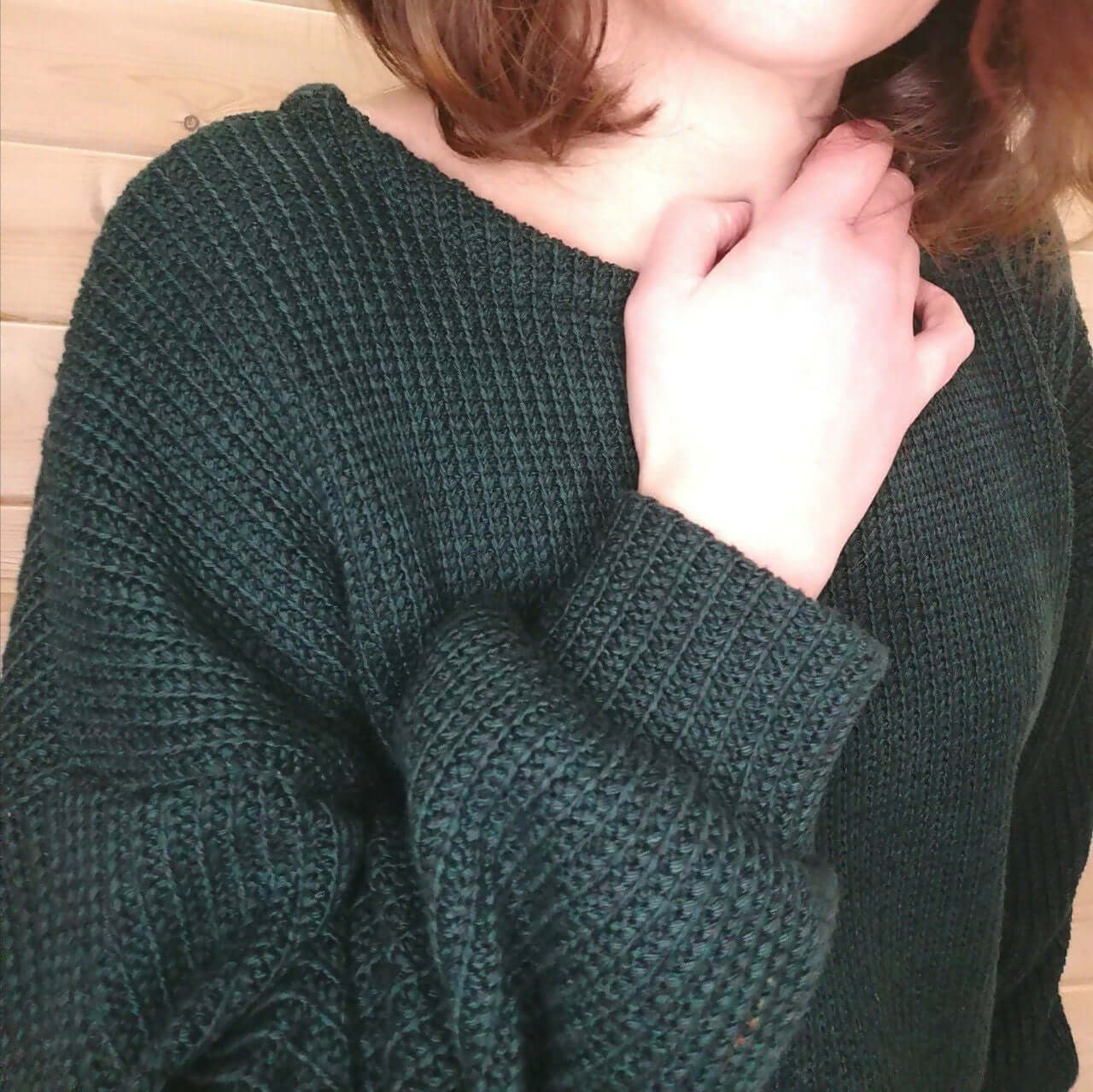 Détail du Pull ILLICO du 34 au 52 avec encolure bateau et manches bouffantes. Patron pdf à télécharger.