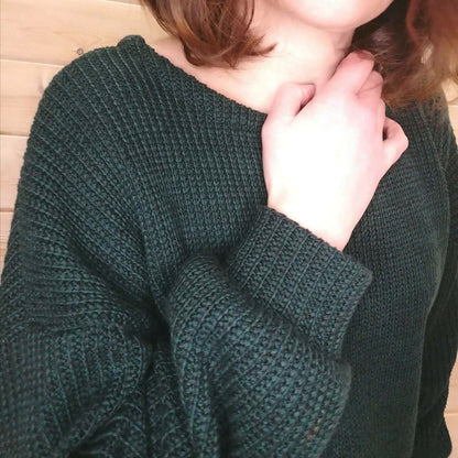 Détail du Pull ILLICO du 34 au 52 avec encolure bateau et manches bouffantes. Patron pdf à télécharger.