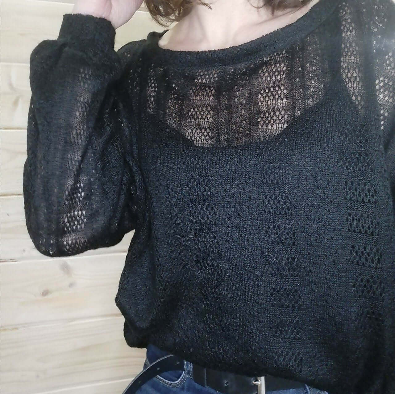 le Pull ILLICO du 34 au 52 en noir, pull loose avec encolure bateau, patron pdf à télécharger.