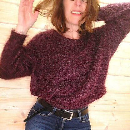 le Pull ILLICO du 34 au 52 porté par une femme, style décontracté, patron pdf à télécharger.