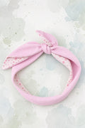 Headband nœud réversible en piqué de coton rose pâle et popeline fleurie à coudre soi-même — patron de couture PDF gratuit