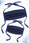 Deux masques textiles bleu marine sans élastique, avec liens à nouer, patron PDF gratuit enfant et adulte.