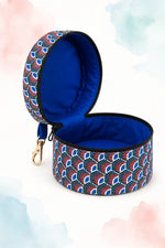 Mini Trousse Ronde zippée avec motif éventail et doublure bleue, patron PDF gratuit.
