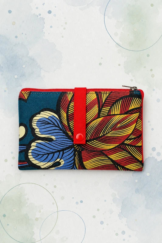 Portefeuille Sympatoche en tissu imprimé, fermeture à glissière et patte rouge — patron de couture PDF gratuit