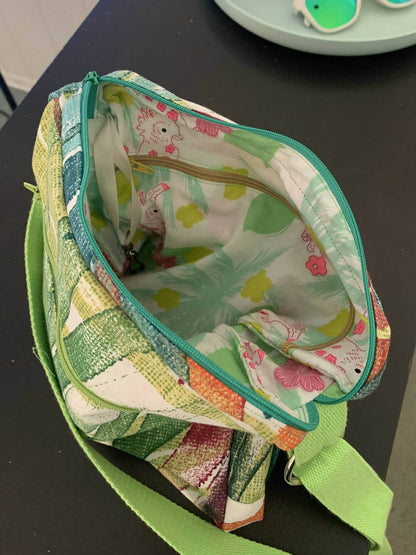 DARLA - La sacoche à bandoulière tailles S, M et L, patron de couture pdf à télécharger visible avec doublure intérieure colorée.