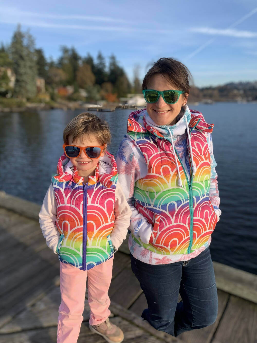 Duo KEZIA - Doudoune sans manches mixte pour adulte (XS au XXXL) et enfant (2 à 16 Ans) au bord du lac, patron de couture pdf à télécharger.