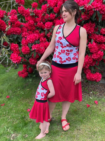 Ensemble Duo SANDY - Robe cache coeur pour femmes (34 à 54) et filles (2 à 16 Ans) en fleurs rouges, patron de couture pdf à télécharger.