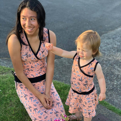 Duo SANDY - Robe cache coeur pour femmes (34 à 54) et filles (2 à 16 Ans) en tissu maille, idéal pour l'été, patron de couture pdf à télécharger.