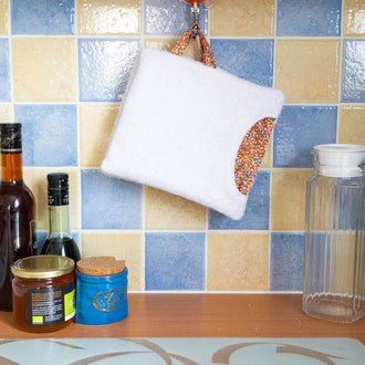 Essuie-tout biface lavable – Oups suspendu dans une cuisine, écologique et économique, patron de couture pdf à télécharger