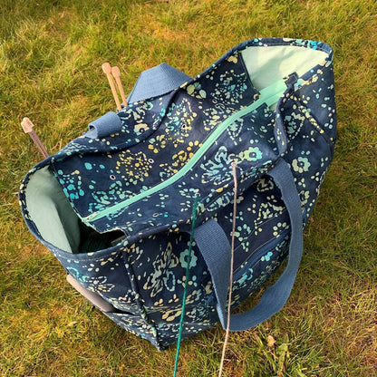 GRAND-MAMAN - Sac de tricot 35cm x 35cm x 20cm en tissu fleuri, parfait pour ranger laine et accessoires, patron de couture pdf à télécharger.