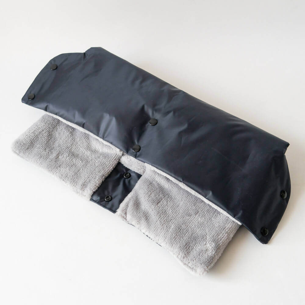 Manchon de poussette – Matriochka noir et gris avec boutons pression, patron de couture PDF à télécharger inclus.