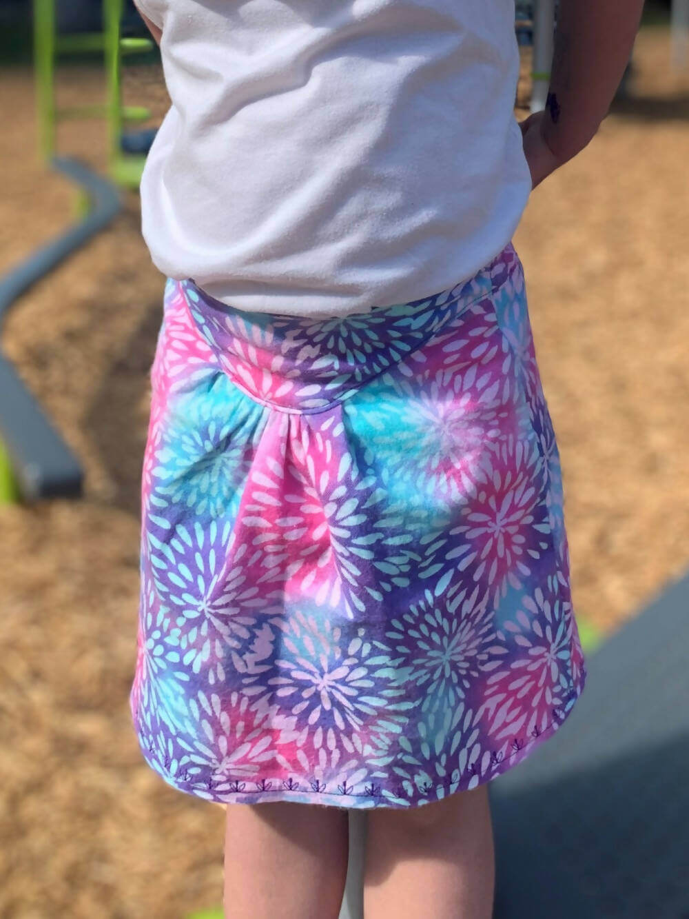 Mini-SANTANA - Jupe longue à volants pour filles du 2 au 16 Ans, patron de couture pdf à télécharger, motif coloré.