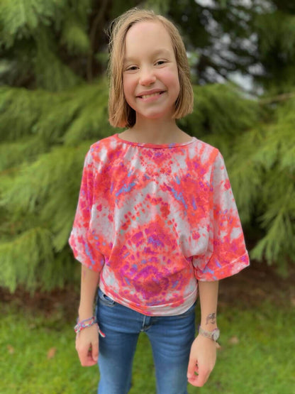 Mini-VANOU - Top pour filles du 2 au 16 Ans, patron de couture pdf à télécharger. Manches kimono et effet blousant.