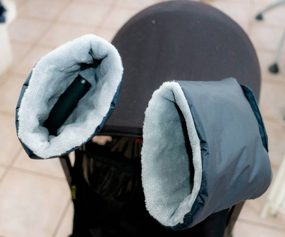 Moufles pour poussette à 2 poignées – Tandem en polaire gris, patron de couture pdf à télécharger. Accessoires pour promenade hivernale.