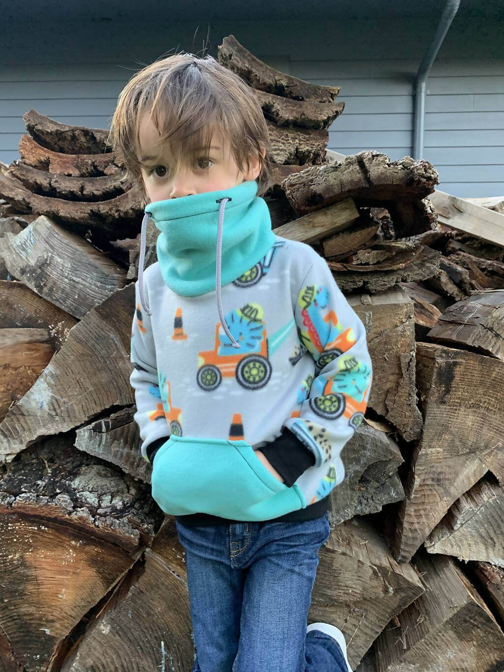 Enfant portant Options Sweat TITUS du 2 au 16 Ans avec des illustrations, patron de couture pdf à télécharger.