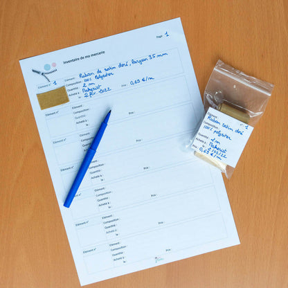 Page de l'Organiseur de projets couture Miss Cactus avec patron de couture pdf à télécharger, pen et fournitures de mercerie.