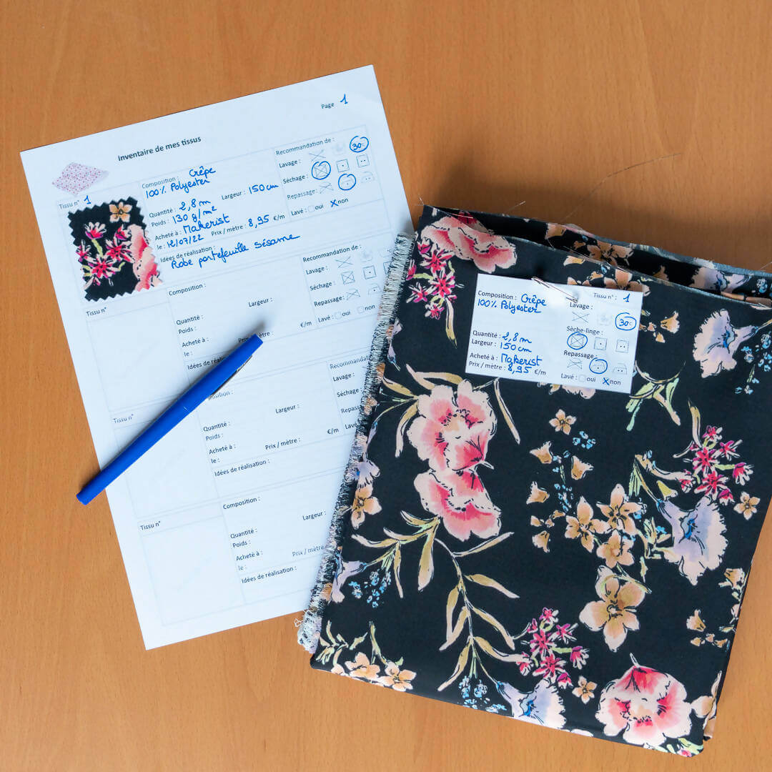 Organiseur de projets couture Miss Cactus avec patron de couture pdf à télécharger, tissu floral et fiche d'inventaire couture.