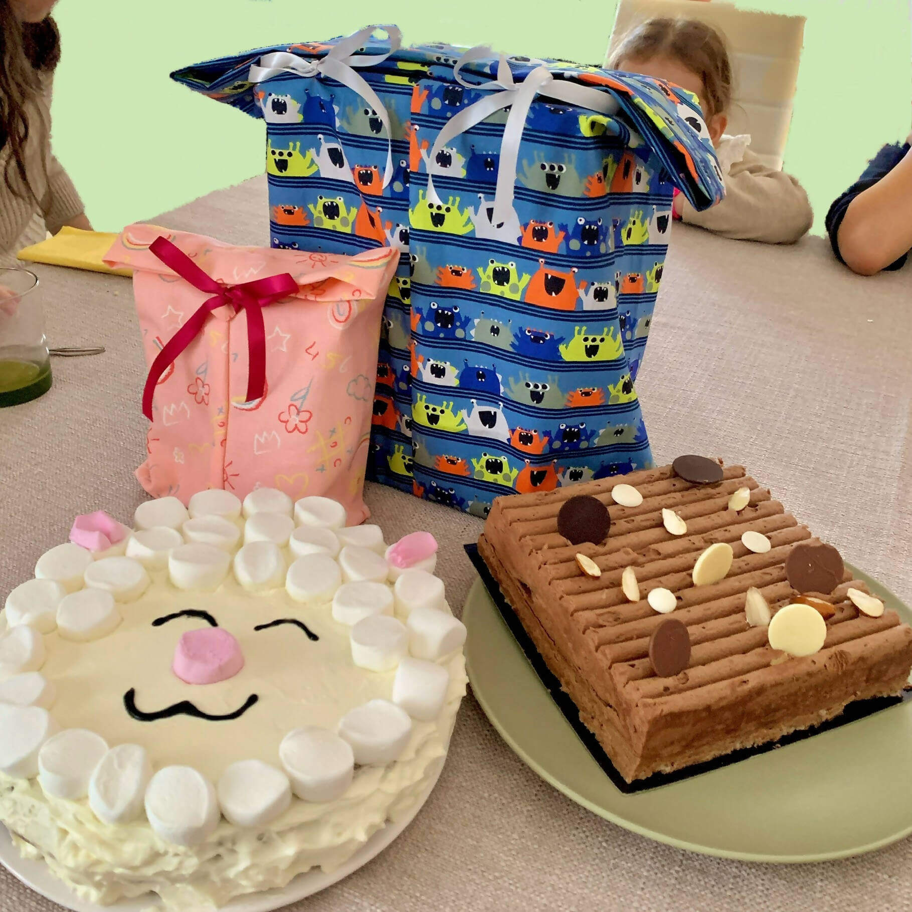 Pochette cadeaux, 4 formats – Surprise! avec tartes, patron de couture pdf à télécharger inclus.