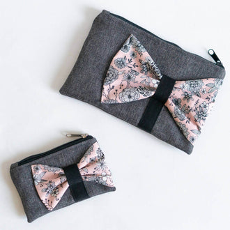 Pochette et porte-monnaie avec nœud, 2 formats – Groseille, patron de couture pdf à télécharger, fermetures Éclair, tissu floral.