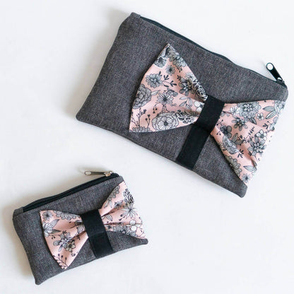 Pochette et porte-monnaie avec nœud, 2 formats – Groseille, patron de couture pdf à télécharger, fermetures Éclair, tissu floral.
