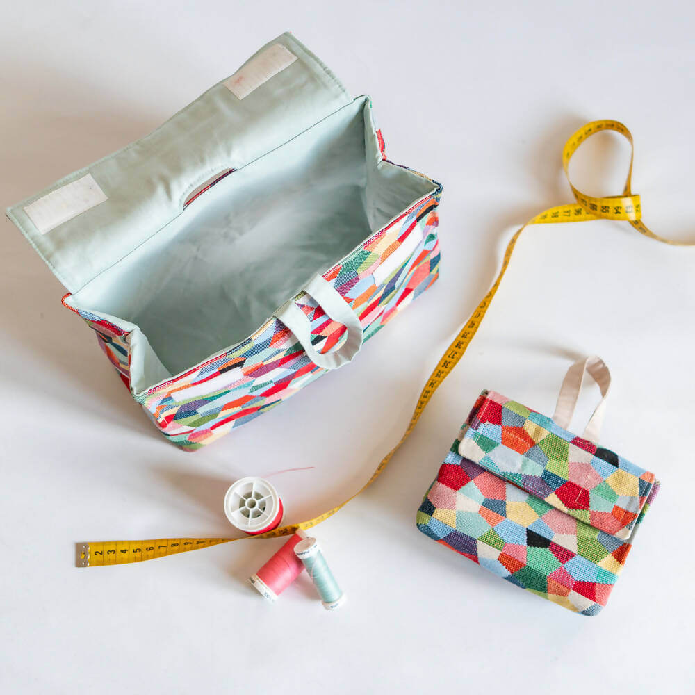 Pochette, pochette cadeau, 4 tailles – Curcuma avec patron de couture pdf à télécharger, vue des couleurs et accessoires de couture.