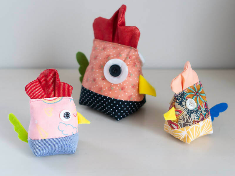 Poule de Pâques, 2 tailles – Suzette, patron de couture PDF à télécharger, décoration DIY, poulettes colorées en tissu pour Pâques.