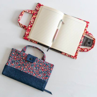 Protège carnet et livre, 8 formats et sur-mesure – Réglisse avec patron de couture pdf à télécharger, ouvert et fermé.