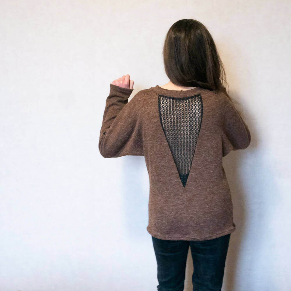 Pull femme avec empiècements, 34 au 56, 4 statures – Poivre et sel, dos en dentelle, patron de couture pdf à télécharger