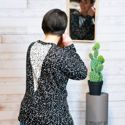 Pull femme avec empiècements, 34 au 56, 4 statures – Poivre et sel, patron de couture pdf à télécharger, vu de dos avec triangle étiré