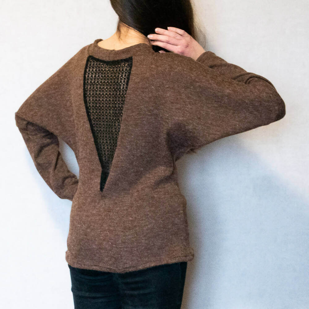 Pull femme avec empiècements, 34 au 56, 4 statures – Poivre et sel, patron de couture PDF à télécharger disponible.