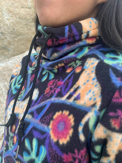 Robe Sweat MILA pour femmes du 34 au 54, col croisé en tissu polaire motif floral, patron de couture pdf à télécharger.