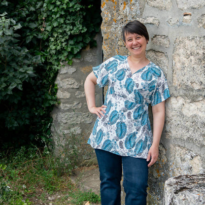 Robe blouse portefeuille, 34 au 56, 4 statures – Sésame, patron de couture pdf à télécharger, portée avec style.