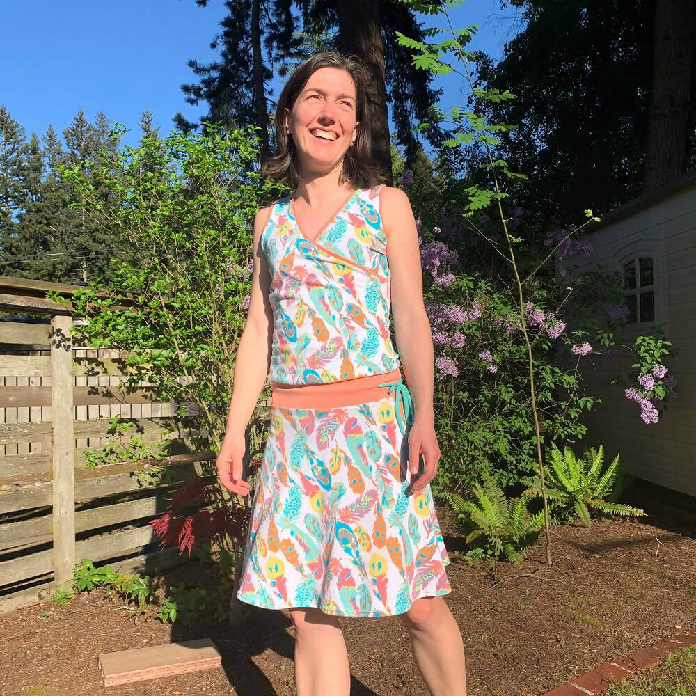 SANDY - La robe cache-coeur pour femmes du 34 au 54, patron de couture pdf à télécharger, modèle extérieur coloré et estival