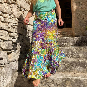 SANTANA - Jupe longue à volants pour femmes du 34 au 54, patron de couture pdf à télécharger, femme en jupe bohème colorée.