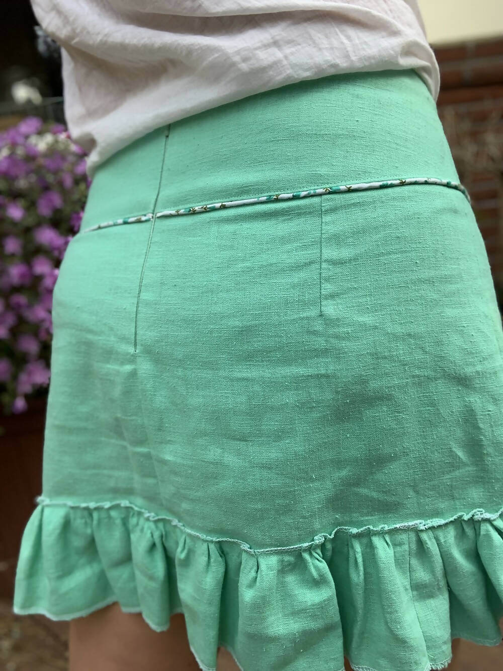 SANTANA - Jupe longue à volants pour femmes du 34 au 54, patron de couture pdf à télécharger, vue arrière de la jupe à taille haute.