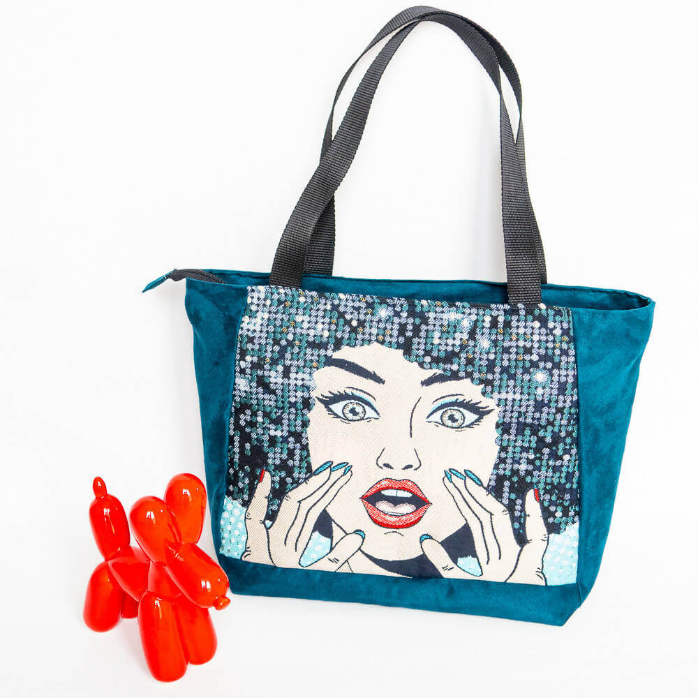 Sac cabas et sac à main, 4 tailles – Cumin avec motif pop art, patron de couture PDF à télécharger, fond blanc et sculpture rouge.
