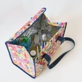 Sac isotherme lunch bag – Miam coloré avec contenu, parfait pour déjeuner, disponible en patron de couture pdf à télécharger.