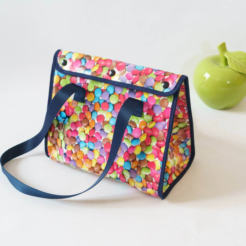 Coloré Sac isotherme lunch bag – Miam avec motif bonbons, idéal pour déjeuner et goûter. Inclut patron de couture pdf à télécharger.