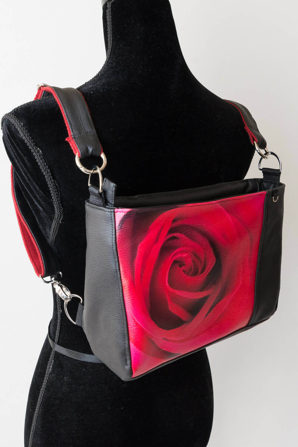 Sac à main – Léon avec imprimé rose et sangles amovibles, patron de couture pdf à télécharger pour créer votre propre sac tendance.